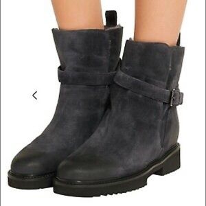 NWOT VINCE Claudia Shearling Lined Suede Boots